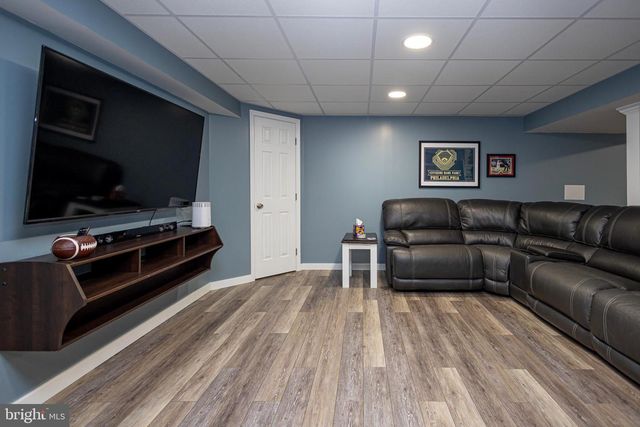 405 LONGSTONE DR, Cherry Hill, NJ 08003