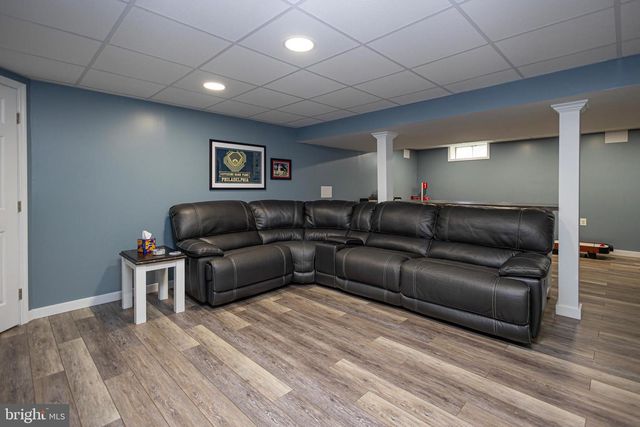 405 LONGSTONE DR, Cherry Hill, NJ 08003