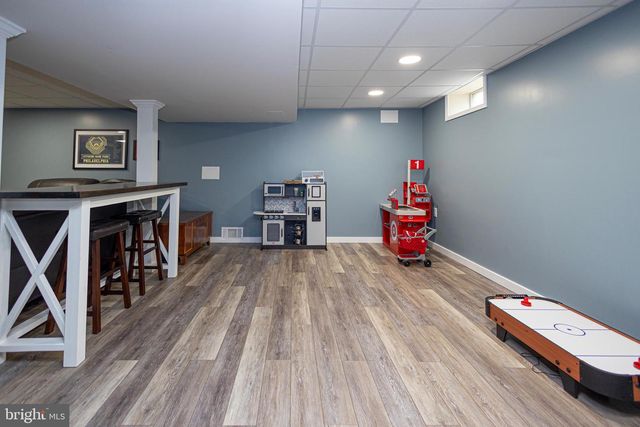 405 LONGSTONE DR, Cherry Hill, NJ 08003