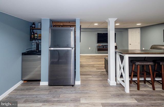 405 LONGSTONE DR, Cherry Hill, NJ 08003