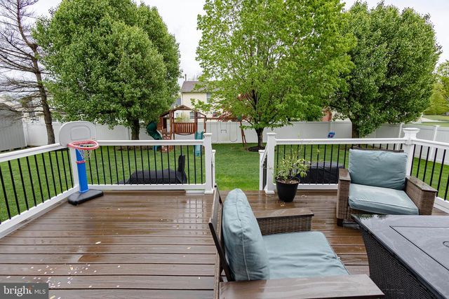 405 LONGSTONE DR, Cherry Hill, NJ 08003