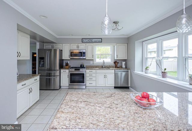 405 LONGSTONE DR, Cherry Hill, NJ 08003