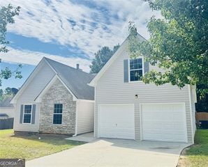 5778 Blacktop Court, Fairburn, GA 30213