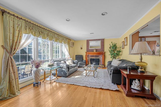 40 Vassar Street, Garden City, NY 11530