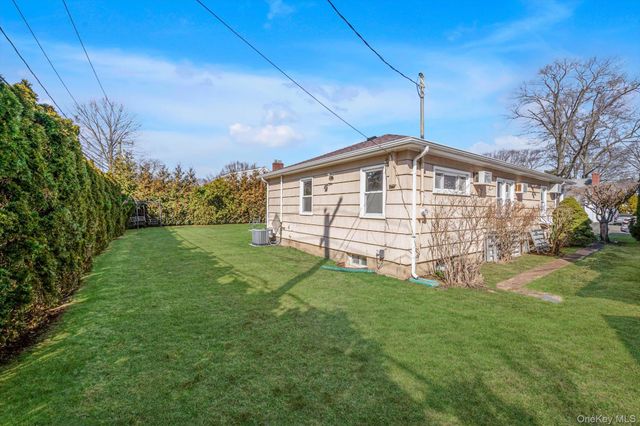 40 Vassar Street, Garden City, NY 11530