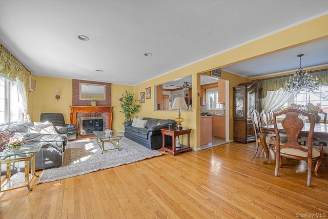 40 Vassar Street, Garden City, NY 11530