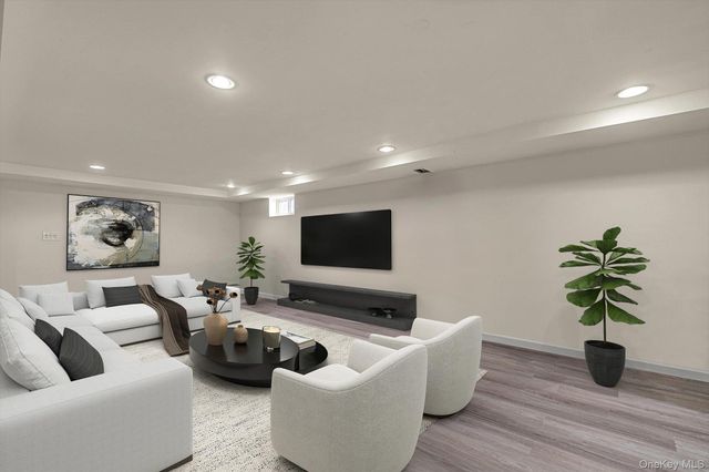 40 Vassar Street, Garden City, NY 11530