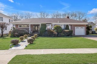 40 Vassar Street, Garden City, NY 11530