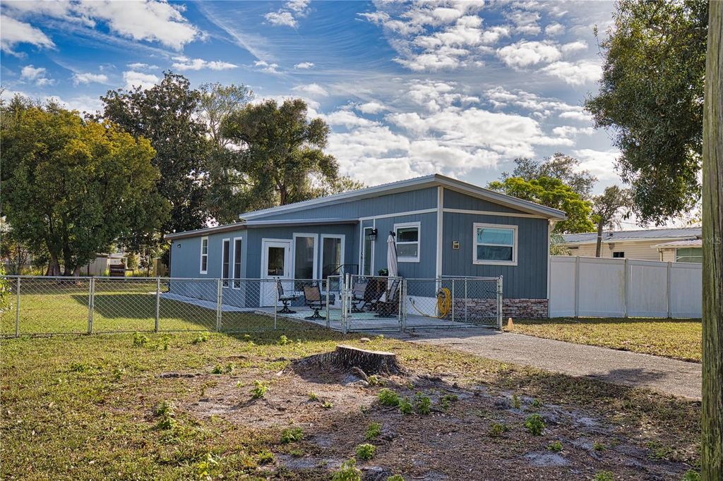 Image 1 of property listing at 2302 SE RED BARON DRIVE, Arcadia, FL 34266