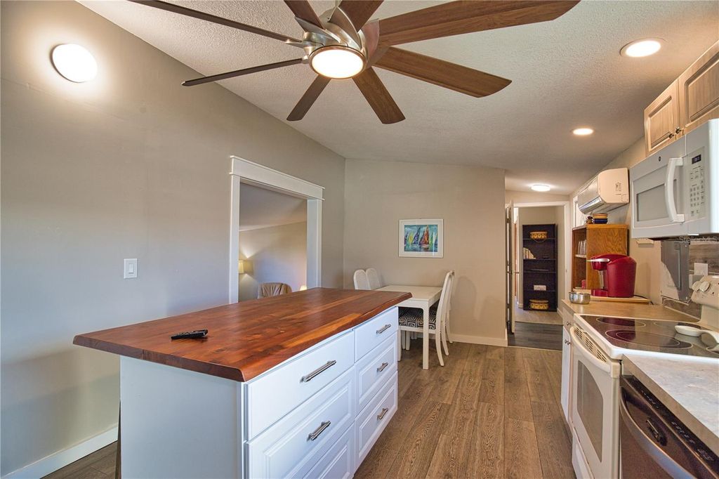 Image 9 of property listing at 2302 SE RED BARON DRIVE, Arcadia, FL 34266