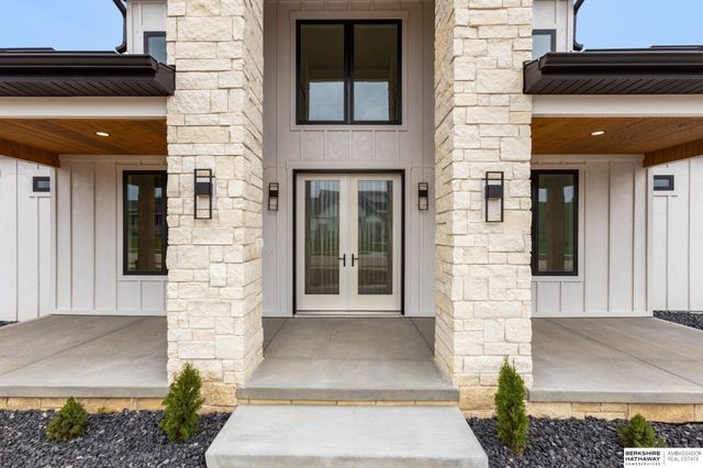 22102 Hackberry Circle, Gretna, NE 68028