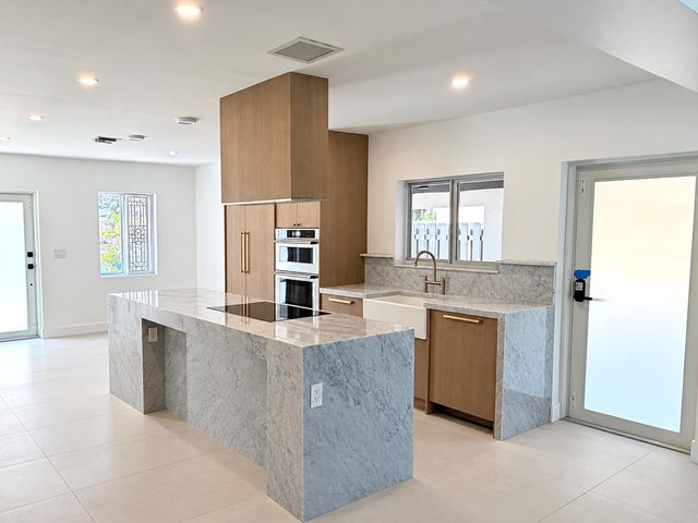 1516 NE 15th Avenue, Fort Lauderdale, FL 33304