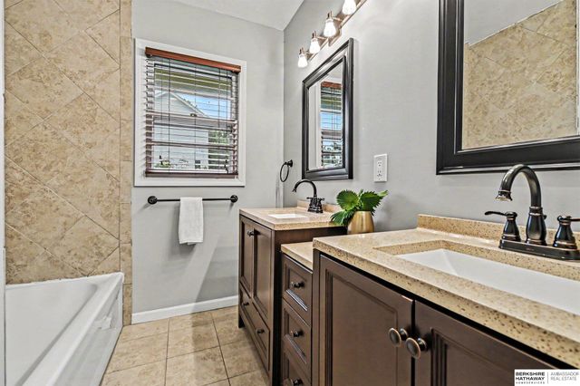 328 N 90th Street, Omaha, NE 68114