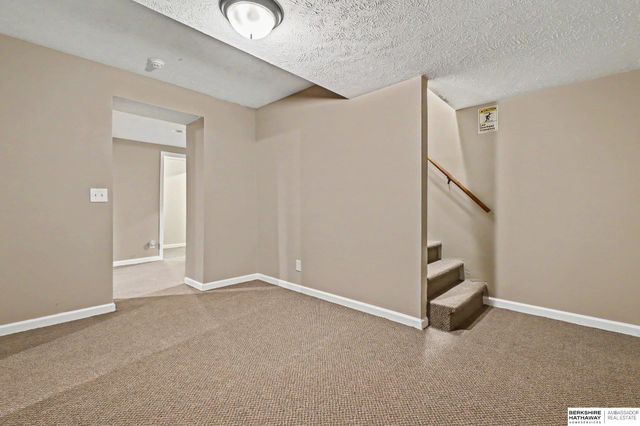 328 N 90th Street, Omaha, NE 68114