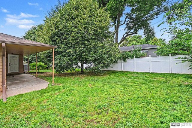 328 N 90th Street, Omaha, NE 68114