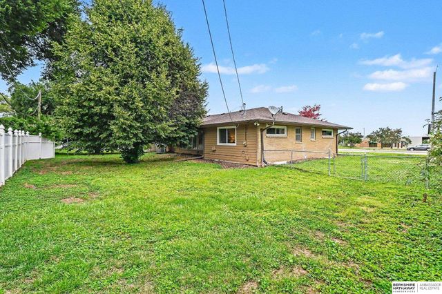 328 N 90th Street, Omaha, NE 68114