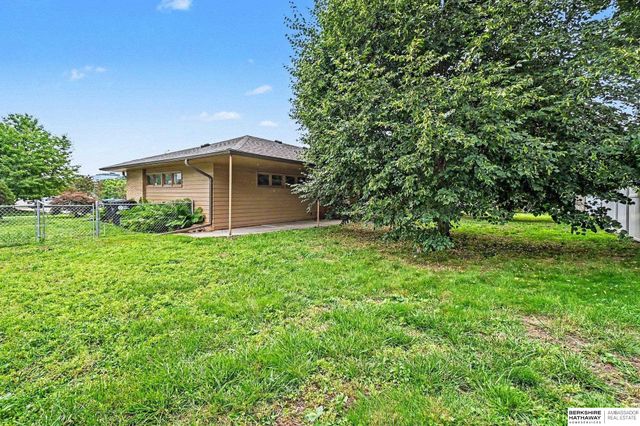 328 N 90th Street, Omaha, NE 68114