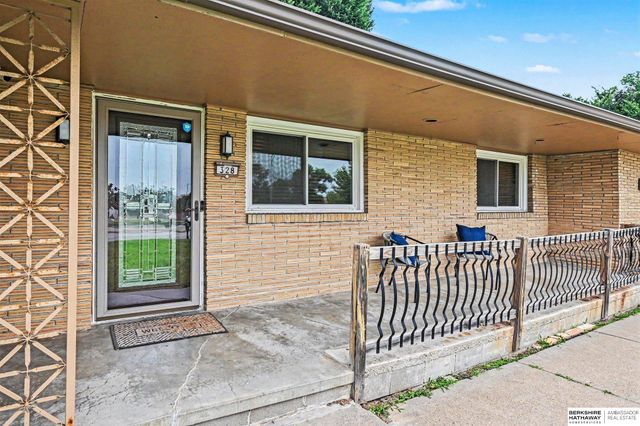 328 N 90th Street, Omaha, NE 68114