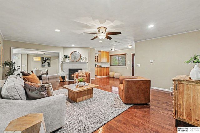 328 N 90th Street, Omaha, NE 68114