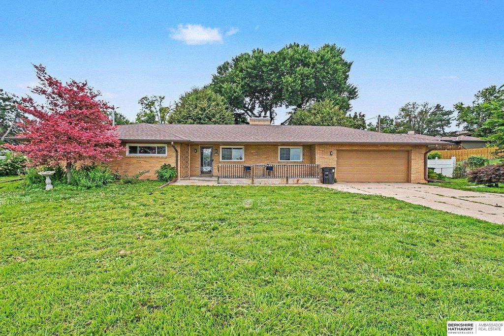 328 N 90th Street, Omaha, NE 68114
