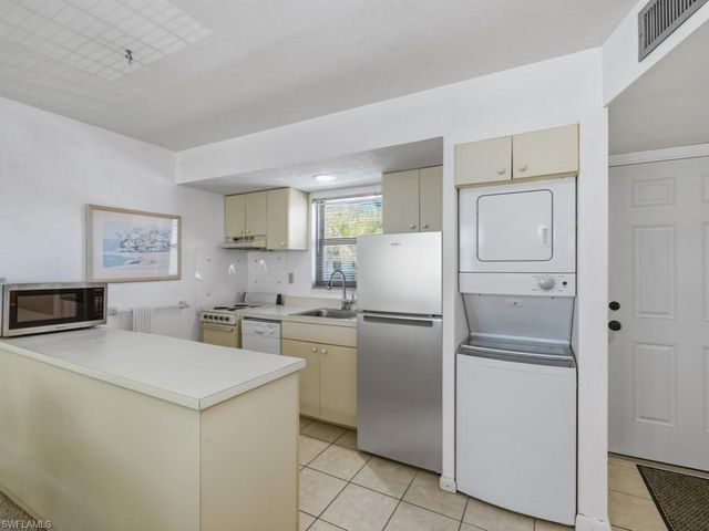 1023 Anglers CV E304, Marco Island, FL 34145
