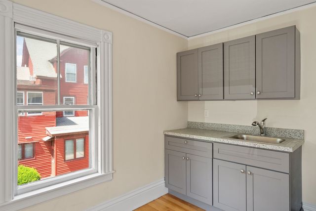 3 Essex Street, Concord, NH 03301