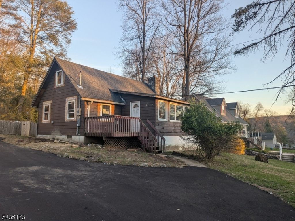 18 Wallkill Dr, Vernon Twp., NJ 07461