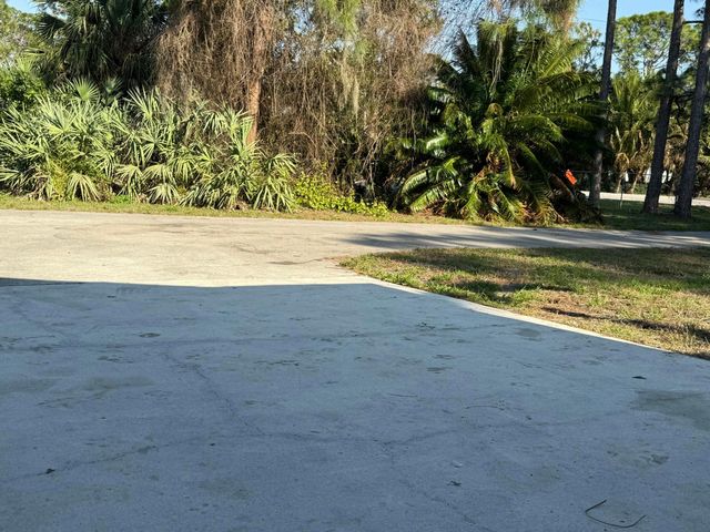 15515 N 94th St Street N, The Acreage, FL 33412