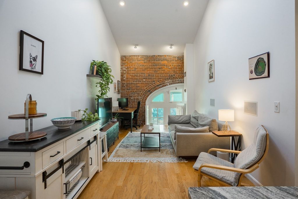 106 13th Street 203, Boston, MA 02129