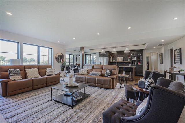 8512 N Booth Avenue, Kansas City, MO 64157