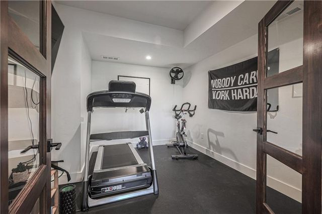 8512 N Booth Avenue, Kansas City, MO 64157