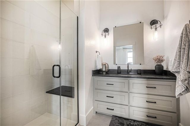 8512 N Booth Avenue, Kansas City, MO 64157