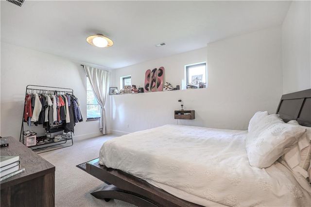 8512 N Booth Avenue, Kansas City, MO 64157