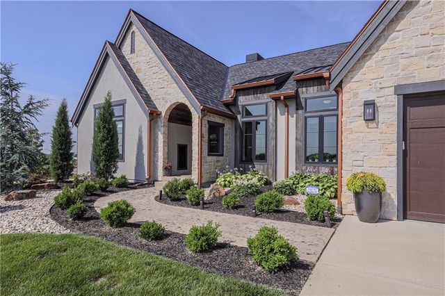 8512 N Booth Avenue, Kansas City, MO 64157