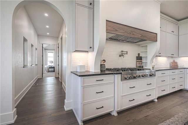 8512 N Booth Avenue, Kansas City, MO 64157