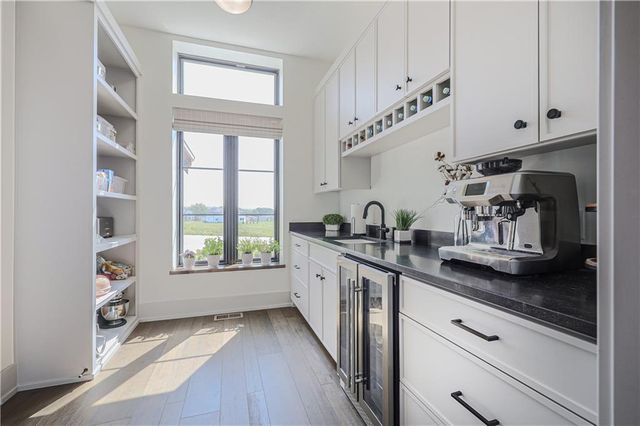 8512 N Booth Avenue, Kansas City, MO 64157