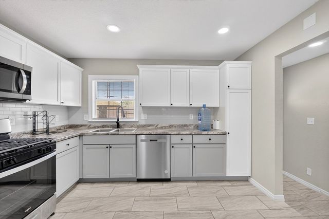 4005 Pleasant Dr, Midland, TX 79703