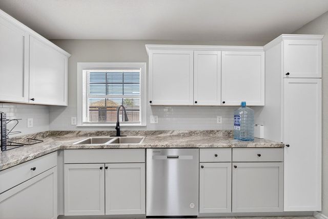 4005 Pleasant Dr, Midland, TX 79703