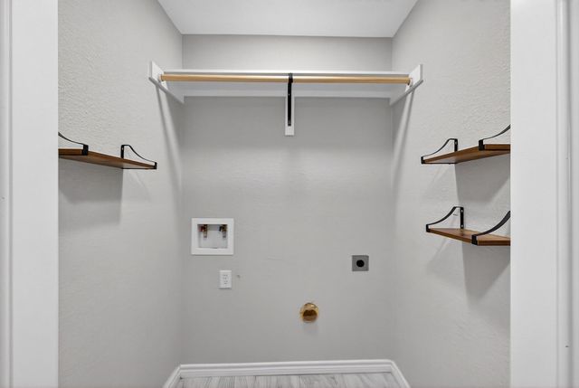 4005 Pleasant Dr, Midland, TX 79703