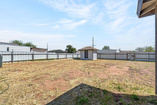 4005 Pleasant Dr, Midland, TX 79703