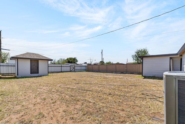 4005 Pleasant Dr, Midland, TX 79703