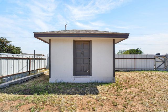 4005 Pleasant Dr, Midland, TX 79703