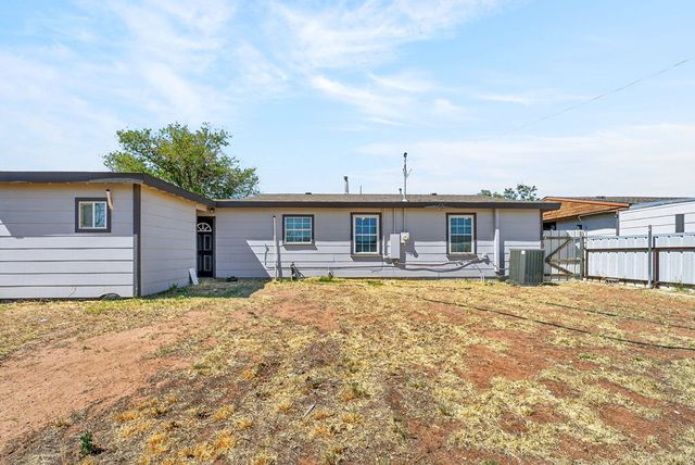 4005 Pleasant Dr, Midland, TX 79703