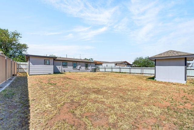 4005 Pleasant Dr, Midland, TX 79703