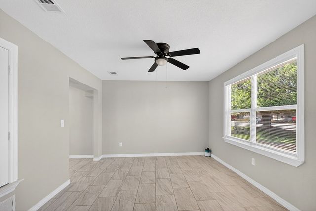 4005 Pleasant Dr, Midland, TX 79703