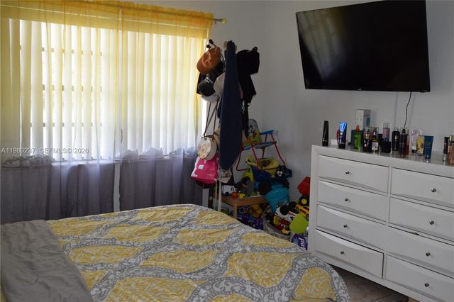 1335 W 68th St 106, Hialeah, FL 33014