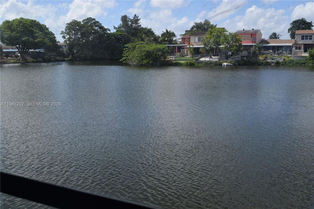 1335 W 68th St 106, Hialeah, FL 33014