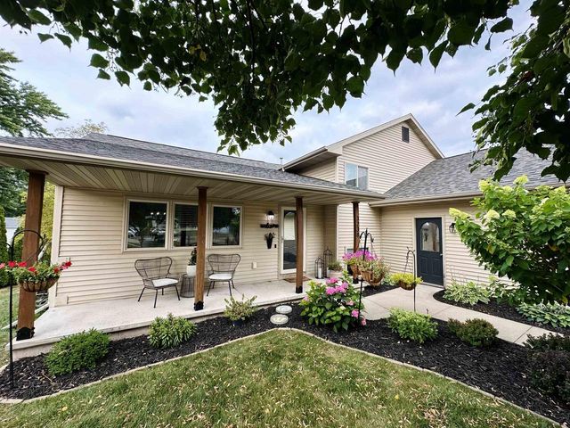 3238 ISAAC LANE, Oshkosh, WI 54902