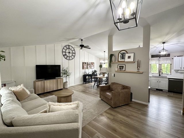 3238 ISAAC LANE, Oshkosh, WI 54902