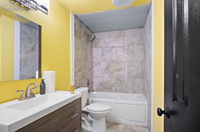 1313 N Blue Lake Lane, Pueblo, CO 81007